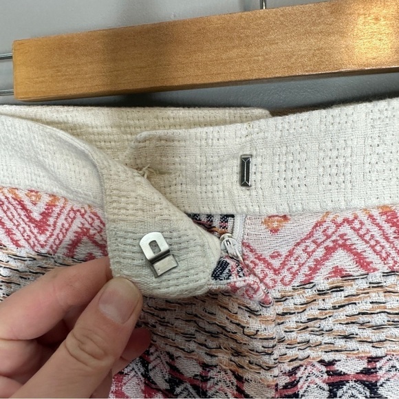 Quinn Aztec print embroidered shorts - Picture 4 of 7